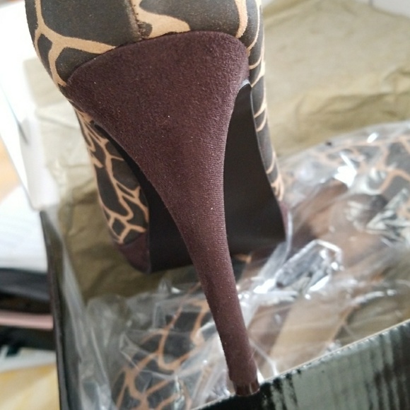 NIB Colin Stuart Victoria's Secret - Picture 3 of 6